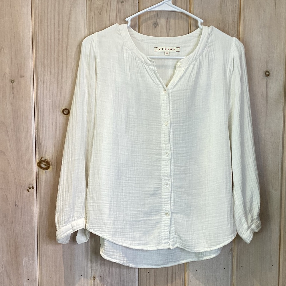 XiRena Lark button front Blouse